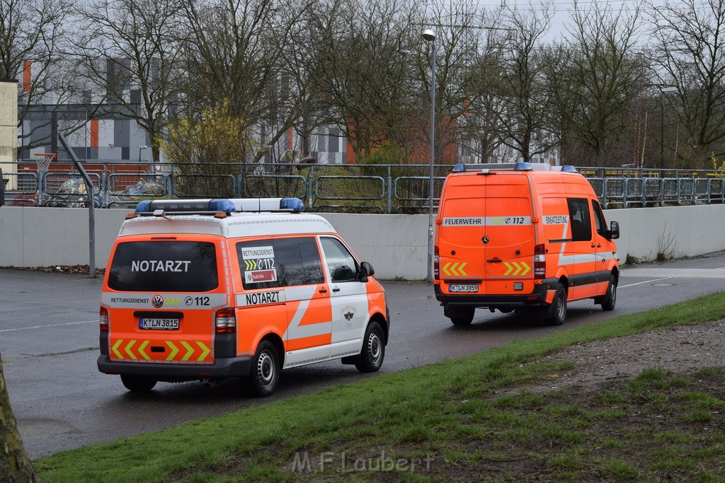 Einsatz BF Koeln Schule Burgwiesenstr Koeln Holweide P017.JPG - Miklos Laubert